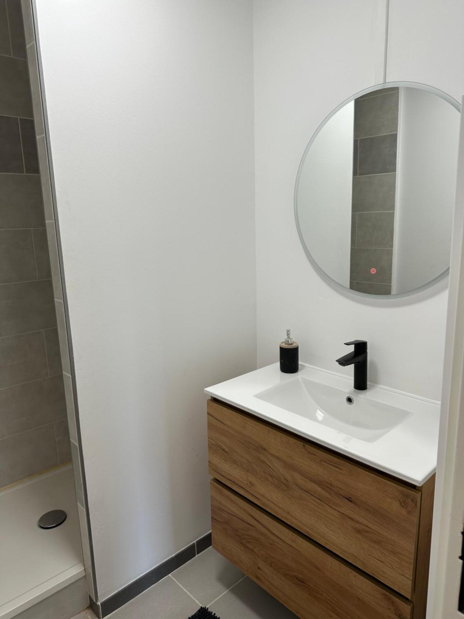 Le Grand Parc 13 - 2 Chambres - Wifi - Parking Châteauroux Eksteriør bilde